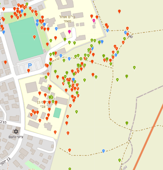 מבט מקרוב בריכוז התצפיות בקרית עקרון על רקע OpenStreetMap